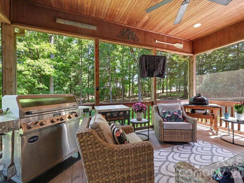 225 Highland Forest Drive, Clover, SC 29710.  MLS# CAR4365352, YatesRealty ID 31351. 
