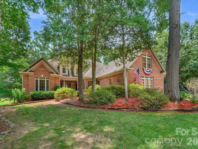 225 Highland Forest Drive, Clover, SC 29710.  MLS# CAR4365352, YatesRealty ID 31351. 