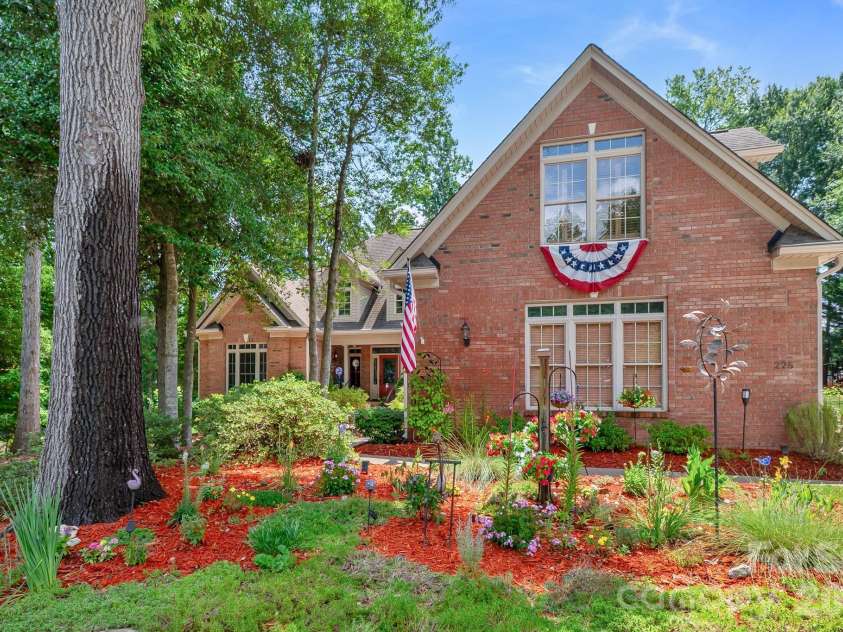 225 Highland Forest Drive, Clover, SC 29710.  MLS# CAR4365352, YatesRealty ID 31351. 