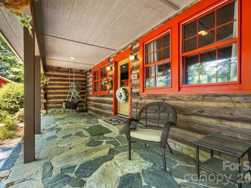 128 Tee Off Lane, Hendersonville, NC 28792.  MLS# CAR4390885, YatesRealty ID 31352. 