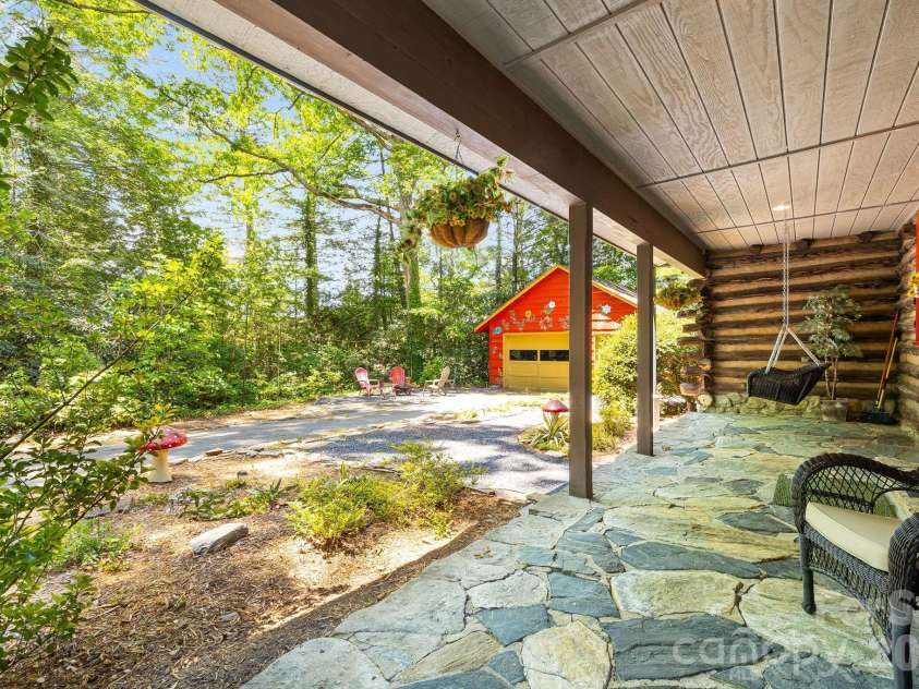 128 Tee Off Lane, Hendersonville, NC 28792.  MLS# CAR4390885, YatesRealty ID 31352. 