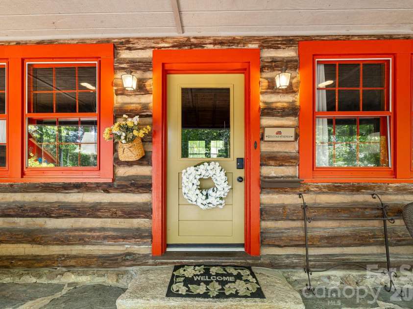 128 Tee Off Lane, Hendersonville, NC 28792.  MLS# CAR4390885, YatesRealty ID 31352. 