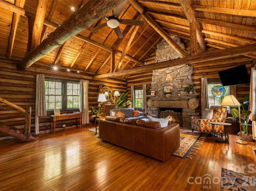 128 Tee Off Lane, Hendersonville, NC 28792.  MLS# CAR4390885, YatesRealty ID 31352. 