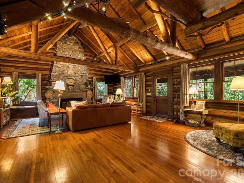 128 Tee Off Lane, Hendersonville, NC 28792.  MLS# CAR4390885, YatesRealty ID 31352. 