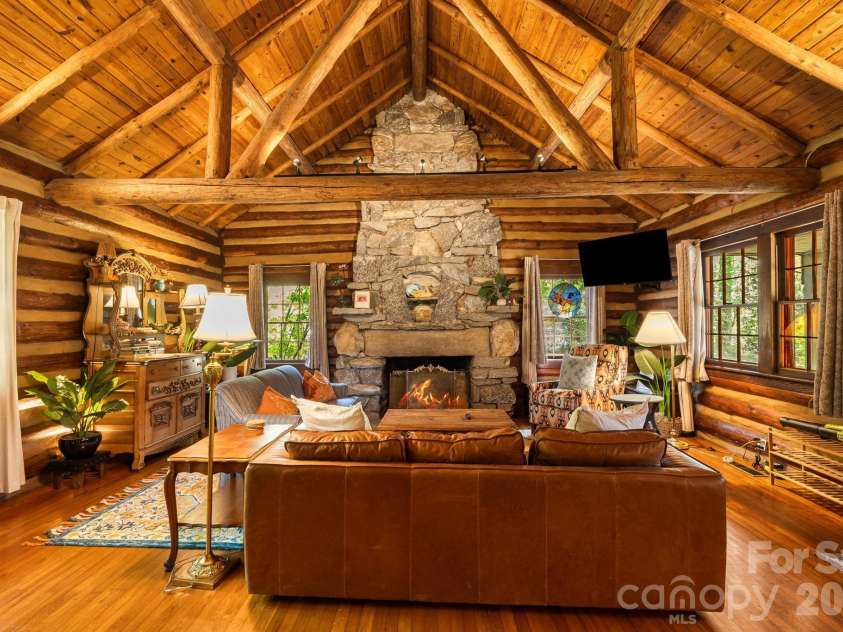 128 Tee Off Lane, Hendersonville, NC 28792.  MLS# CAR4390885, YatesRealty ID 31352. 