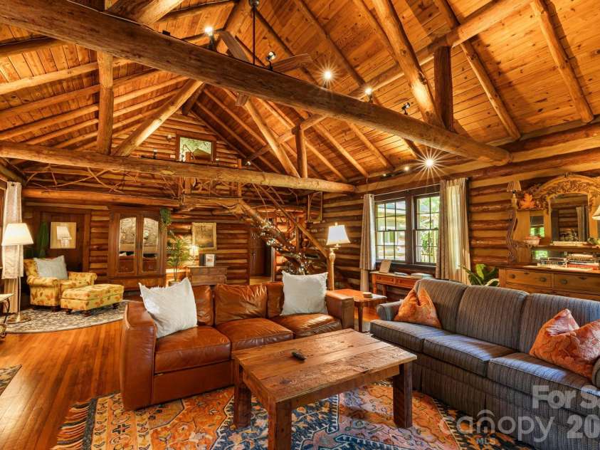 128 Tee Off Lane, Hendersonville, NC 28792.  MLS# CAR4390885, YatesRealty ID 31352. 