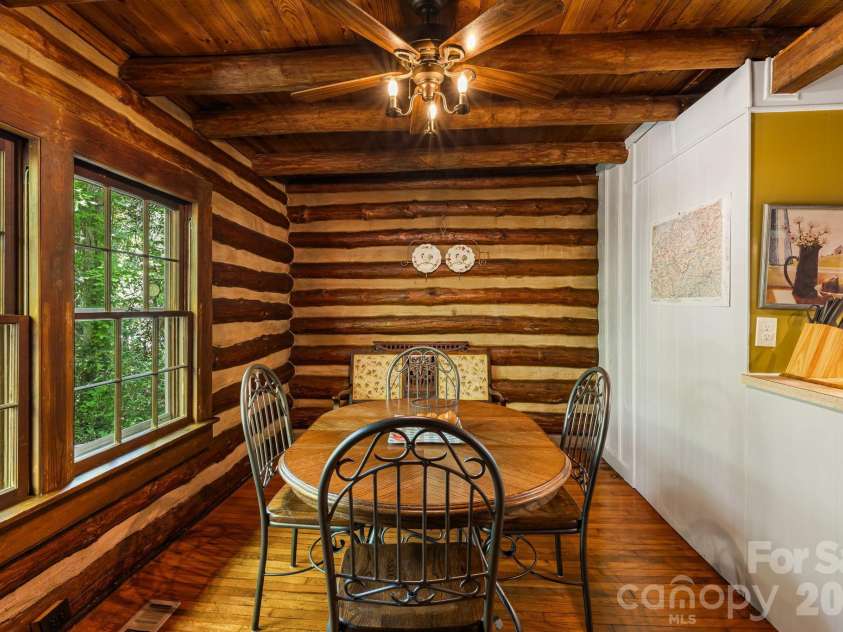 128 Tee Off Lane, Hendersonville, NC 28792.  MLS# CAR4390885, YatesRealty ID 31352. 