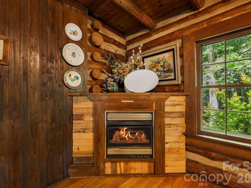 128 Tee Off Lane, Hendersonville, NC 28792.  MLS# CAR4390885, YatesRealty ID 31352. 