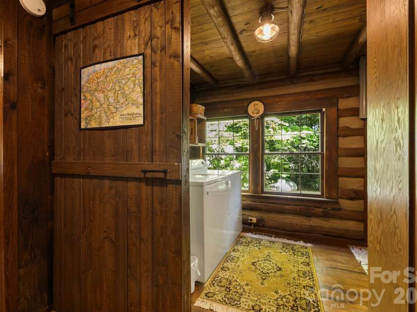 128 Tee Off Lane, Hendersonville, NC 28792.  MLS# CAR4390885, YatesRealty ID 31352. 