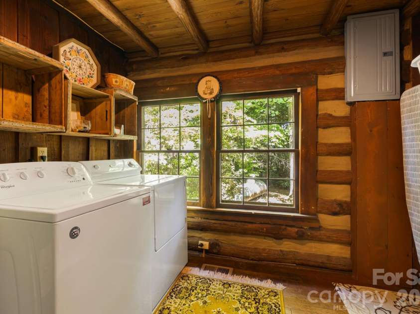 128 Tee Off Lane, Hendersonville, NC 28792.  MLS# CAR4390885, YatesRealty ID 31352. 