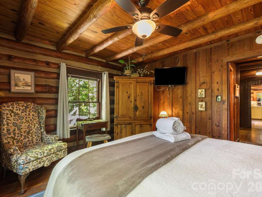 128 Tee Off Lane, Hendersonville, NC 28792.  MLS# CAR4390885, YatesRealty ID 31352. 