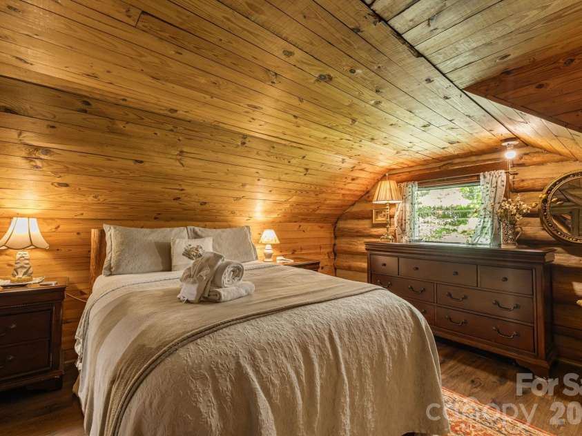128 Tee Off Lane, Hendersonville, NC 28792.  MLS# CAR4390885, YatesRealty ID 31352. 