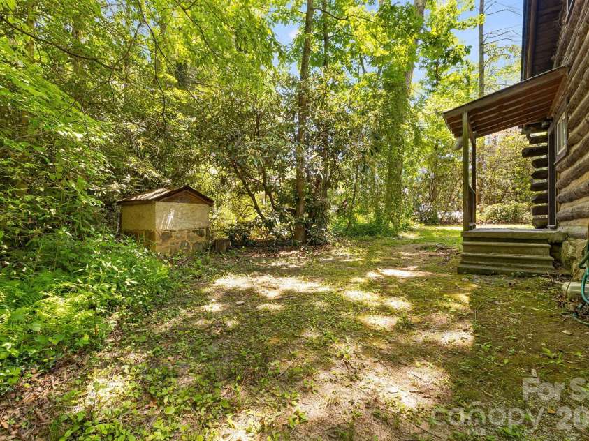 128 Tee Off Lane, Hendersonville, NC 28792.  MLS# CAR4390885, YatesRealty ID 31352. 