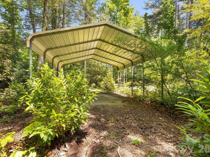 128 Tee Off Lane, Hendersonville, NC 28792.  MLS# CAR4390885, YatesRealty ID 31352. 