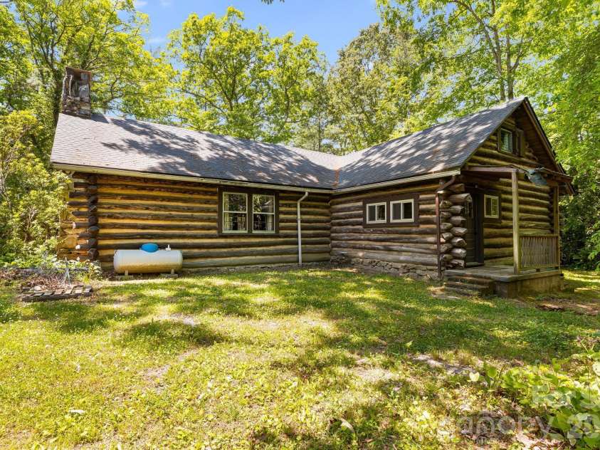 128 Tee Off Lane, Hendersonville, NC 28792.  MLS# CAR4390885, YatesRealty ID 31352. 