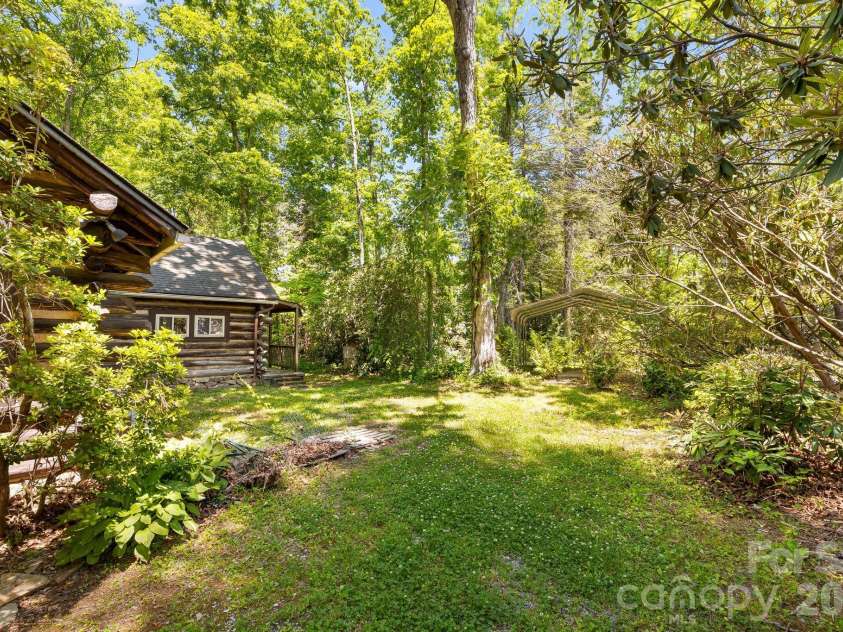 128 Tee Off Lane, Hendersonville, NC 28792.  MLS# CAR4390885, YatesRealty ID 31352. 