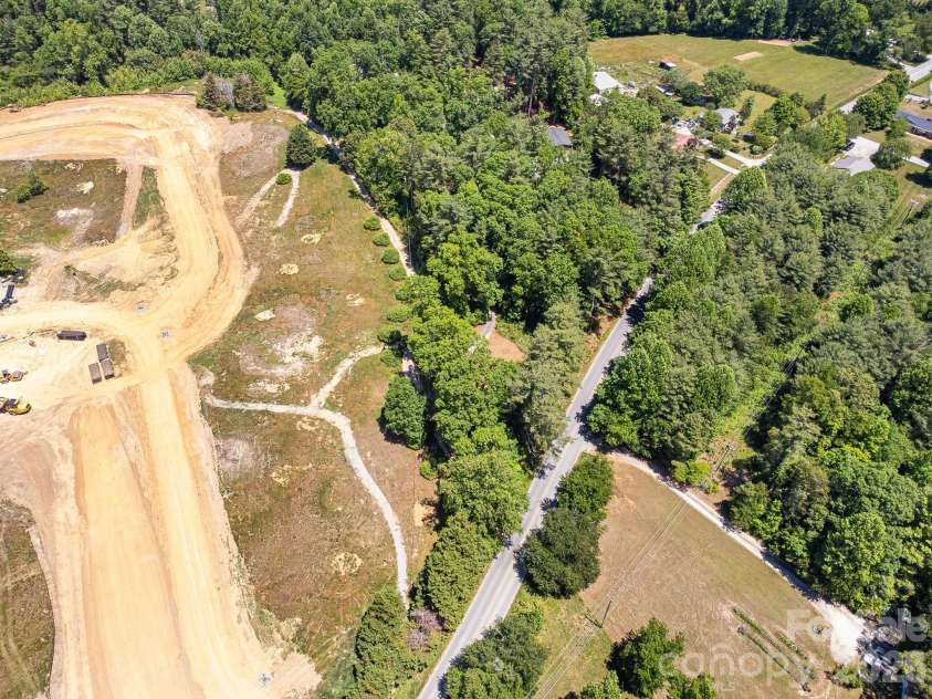 128 Tee Off Lane, Hendersonville, NC 28792.  MLS# CAR4390885, YatesRealty ID 31352. 