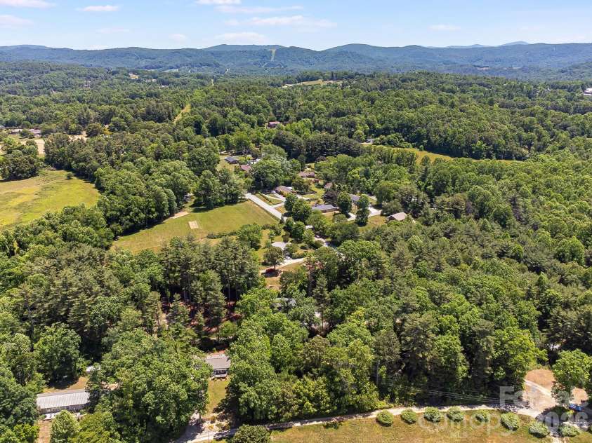 128 Tee Off Lane, Hendersonville, NC 28792.  MLS# CAR4390885, YatesRealty ID 31352. 