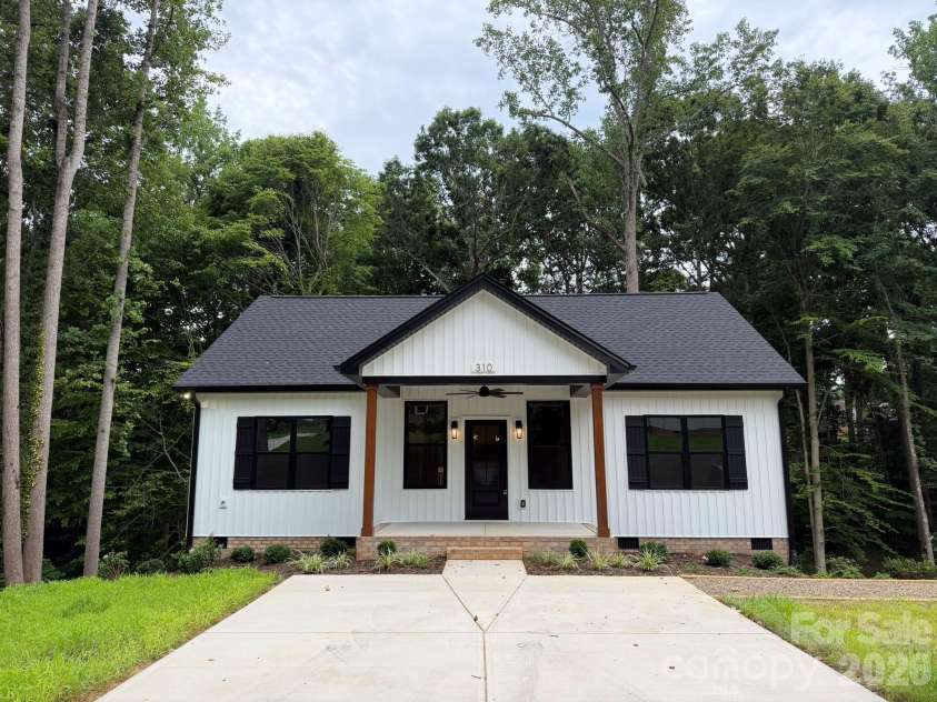 310 Willow Street, Stanley, NC 28164.  MLS# CAR4395281, YatesRealty ID 31353. 