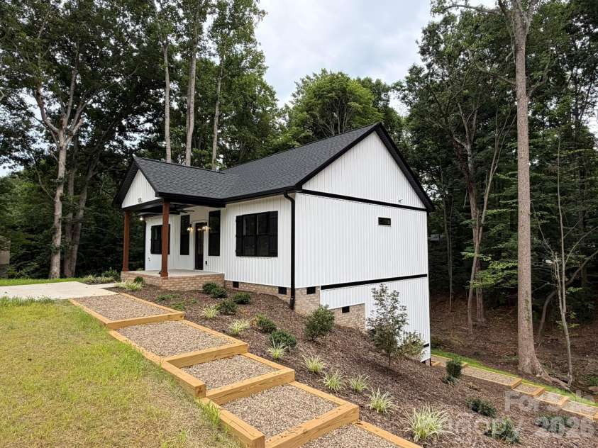 310 Willow Street, Stanley, NC 28164.  MLS# CAR4395281, YatesRealty ID 31353. 