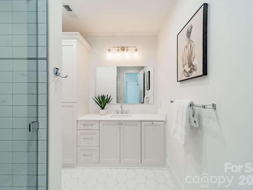 19053 Double Eagle Drive, Cornelius, NC 28031.  MLS# CAR4392235, YatesRealty ID 31354. 