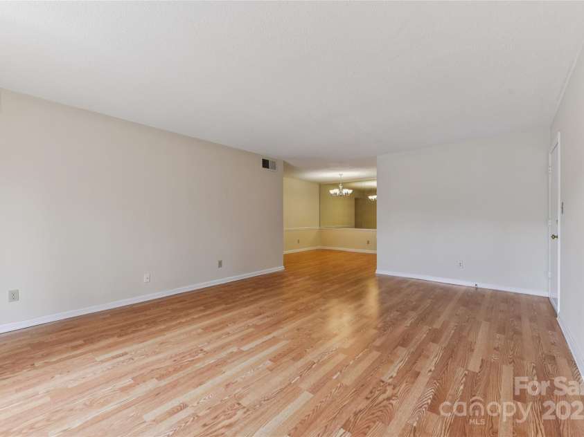 4735 Hedgemore Drive, Charlotte, NC 28209.  MLS# CAR4291044, YatesRealty ID 31354. 