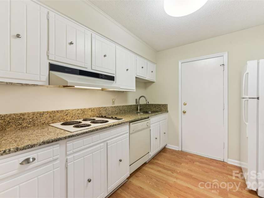 4735 Hedgemore Drive, Charlotte, NC 28209.  MLS# CAR4291044, YatesRealty ID 31354. 