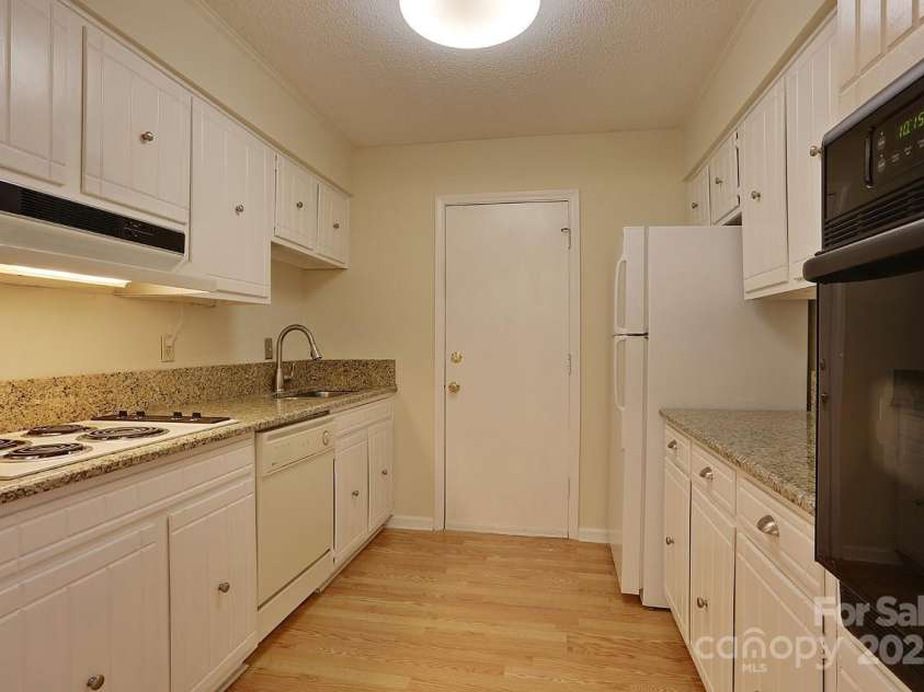 4735 Hedgemore Drive, Charlotte, NC 28209.  MLS# CAR4291044, YatesRealty ID 31354. 