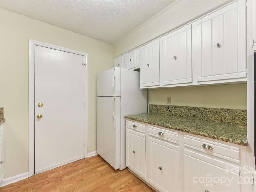 4735 Hedgemore Drive, Charlotte, NC 28209.  MLS# CAR4291044, YatesRealty ID 31354. 