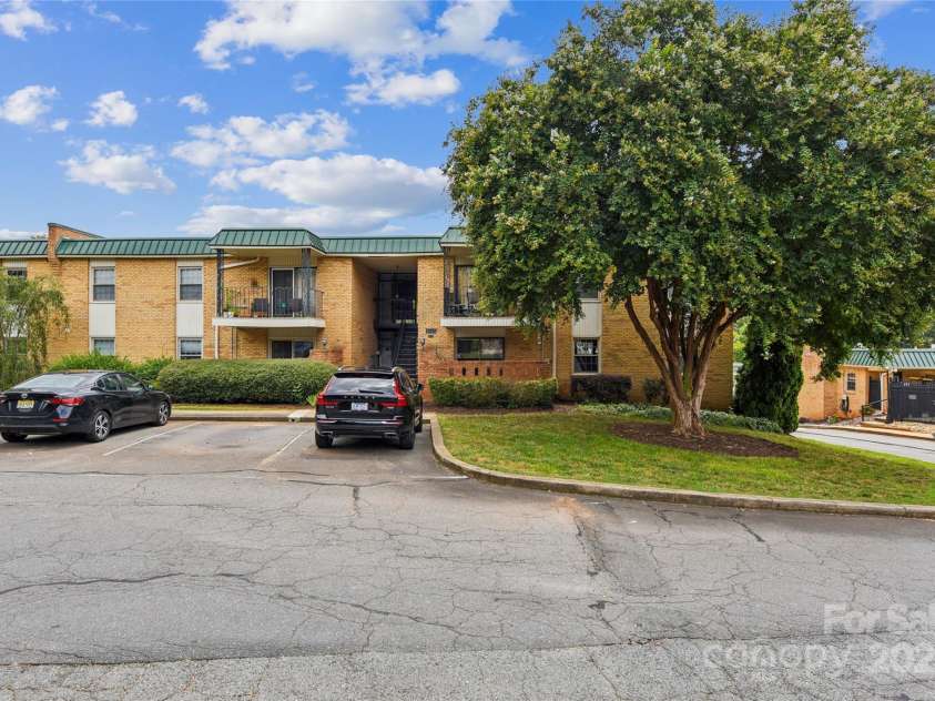 4735 Hedgemore Drive, Charlotte, NC 28209.  MLS# CAR4291044, YatesRealty ID 31354. 