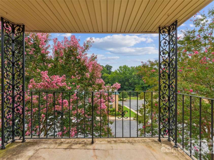 4735 Hedgemore Drive, Charlotte, NC 28209.  MLS# CAR4291044, YatesRealty ID 31354. Great View from the living room