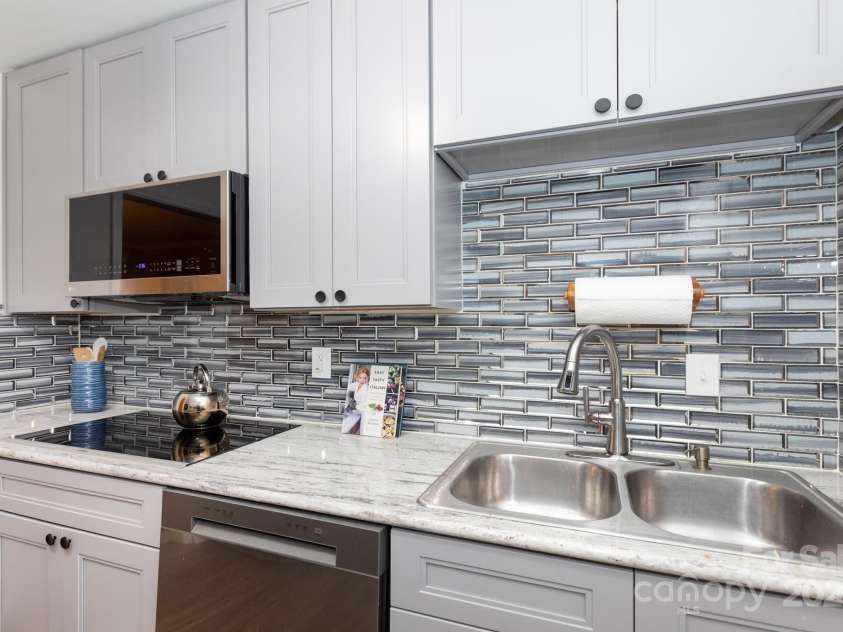 4735 Hedgemore Drive, Charlotte, NC 28209.  MLS# CAR4304865, YatesRealty ID 31354. 