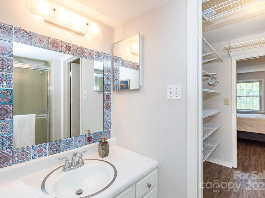 4735 Hedgemore Drive, Charlotte, NC 28209.  MLS# CAR4304865, YatesRealty ID 31354. 