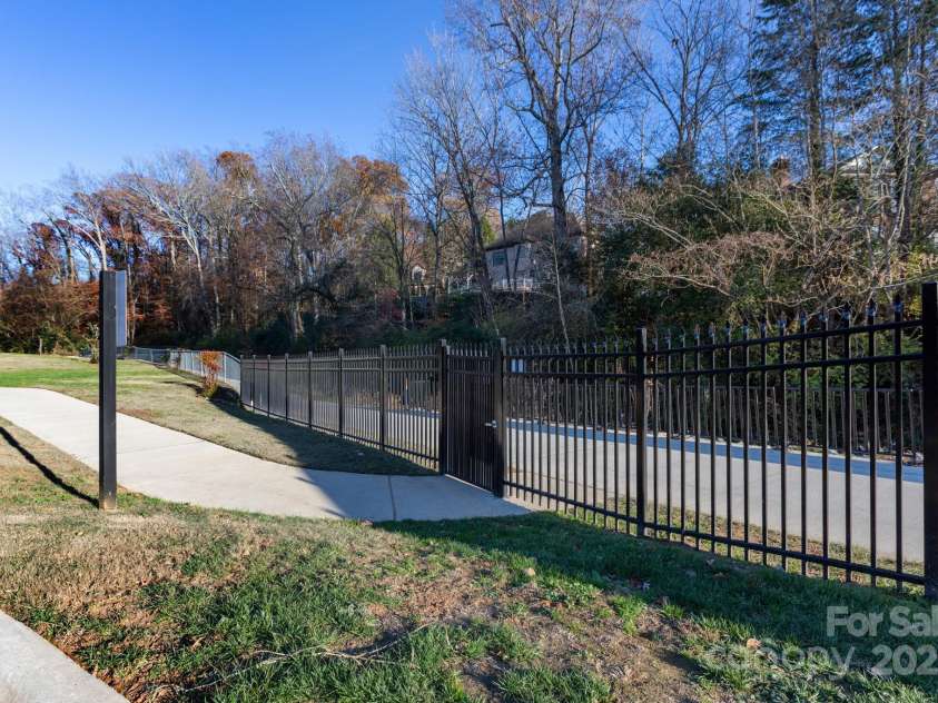 4735 Hedgemore Drive, Charlotte, NC 28209.  MLS# CAR4304865, YatesRealty ID 31354. 