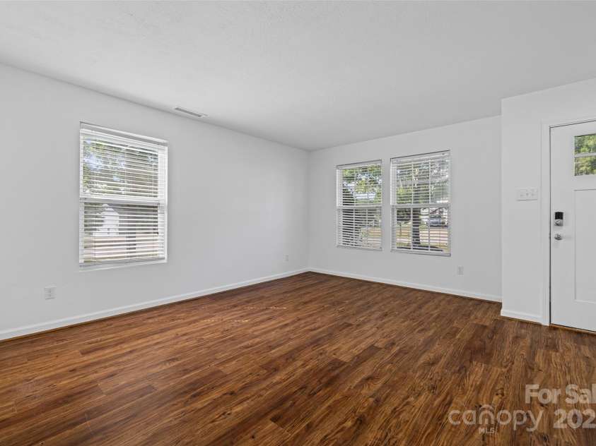 209 Ashcake Court, York, SC 29745.  MLS# CAR4285966, YatesRealty ID 31355. Dining Area