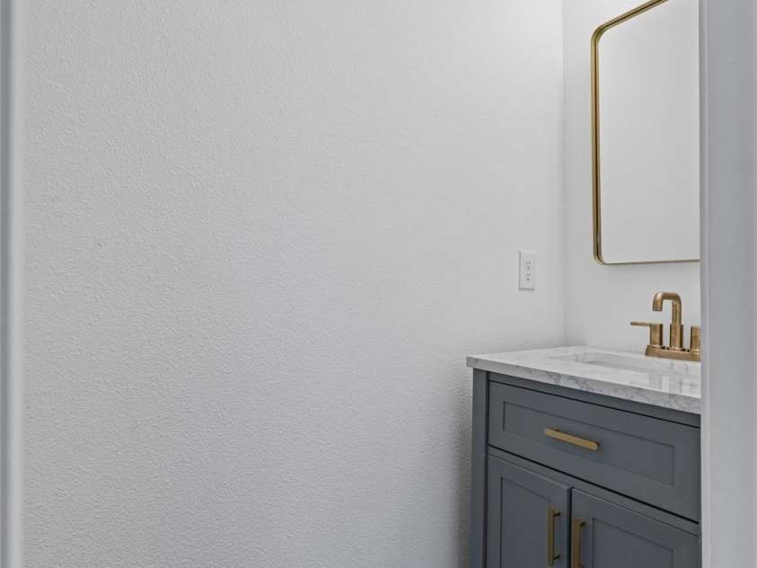 209 Ashcake Court, York, SC 29745.  MLS# CAR4285966, YatesRealty ID 31355. Half Bath on Main Floor