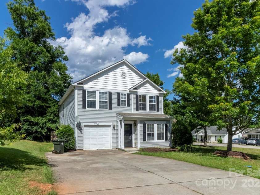 209 Ashcake Court, York, SC 29745.  MLS# CAR4285966, YatesRealty ID 31355. Welcome Home!