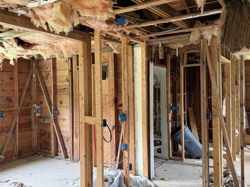 2706 Sunset Drive, Gastonia, NC 28054.  MLS# CAR4388639, YatesRealty ID 31356. 2706 Interior