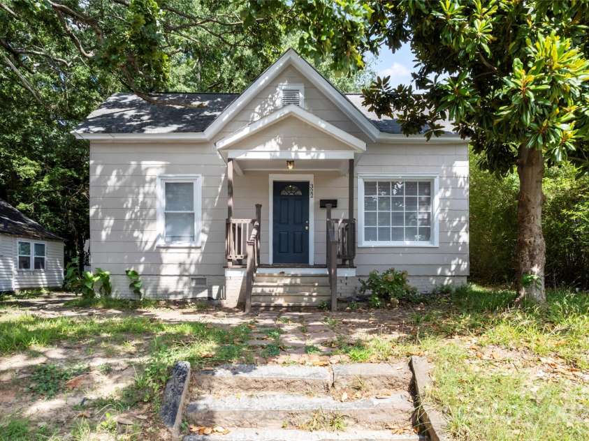 322 Willow Street, Gastonia, NC 28054.  MLS# CAR4282902, YatesRealty ID 31359. 