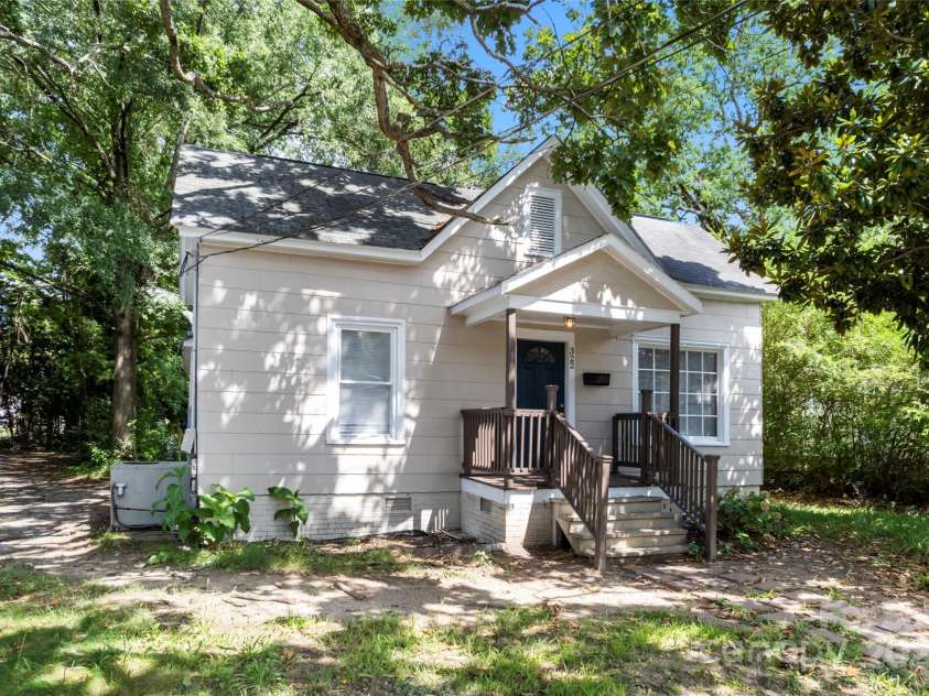 322 Willow Street, Gastonia, NC 28054.  MLS# CAR4282902, YatesRealty ID 31359. 