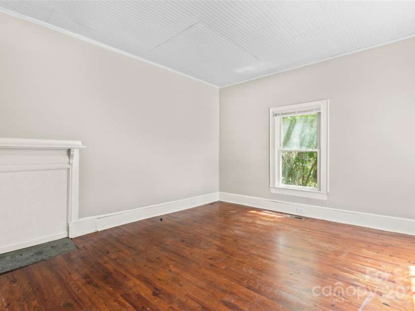 322 Willow Street, Gastonia, NC 28054.  MLS# CAR4282902, YatesRealty ID 31359. 
