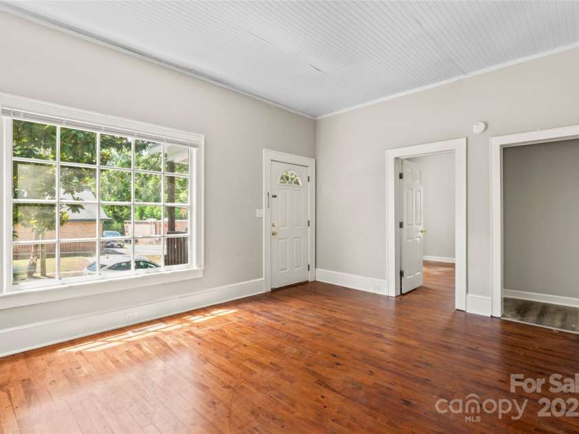 322 Willow Street, Gastonia, NC 28054.  MLS# CAR4282902, YatesRealty ID 31359. 