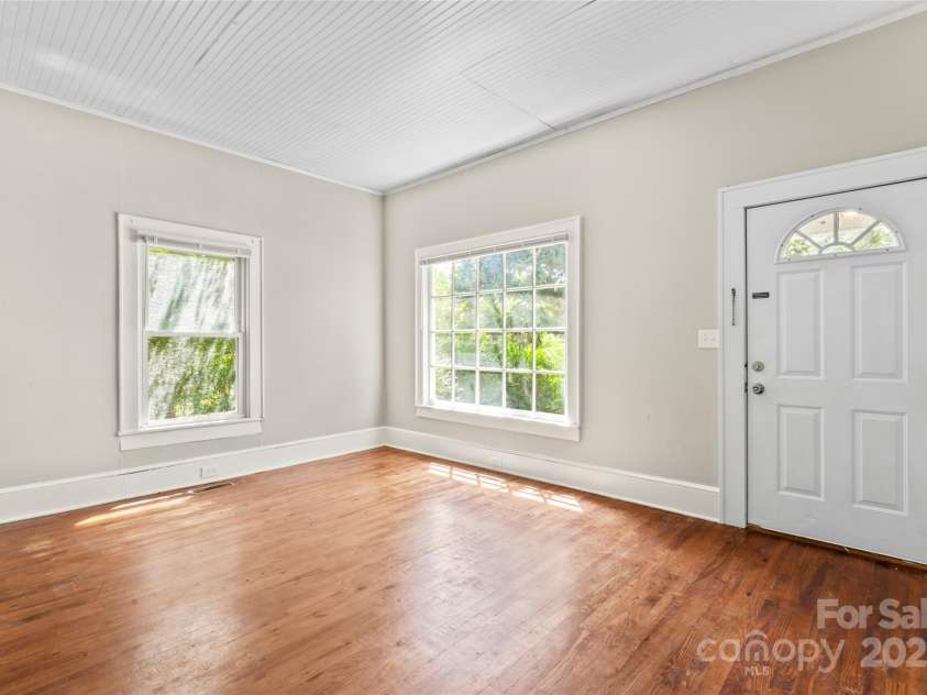 322 Willow Street, Gastonia, NC 28054.  MLS# CAR4282902, YatesRealty ID 31359. 