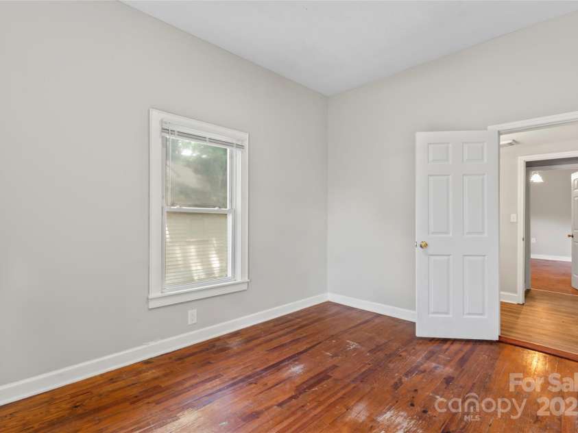 322 Willow Street, Gastonia, NC 28054.  MLS# CAR4282902, YatesRealty ID 31359. 