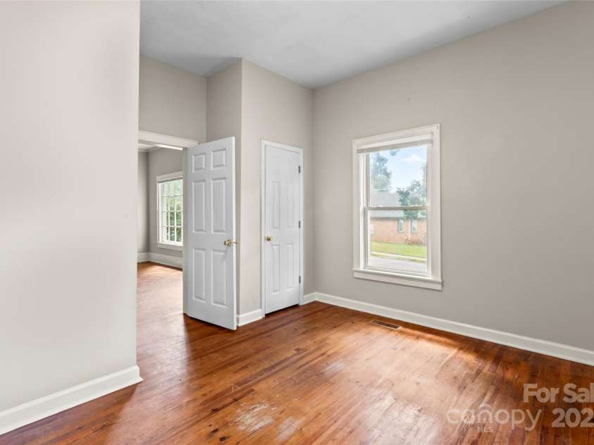 322 Willow Street, Gastonia, NC 28054.  MLS# CAR4282902, YatesRealty ID 31359. 