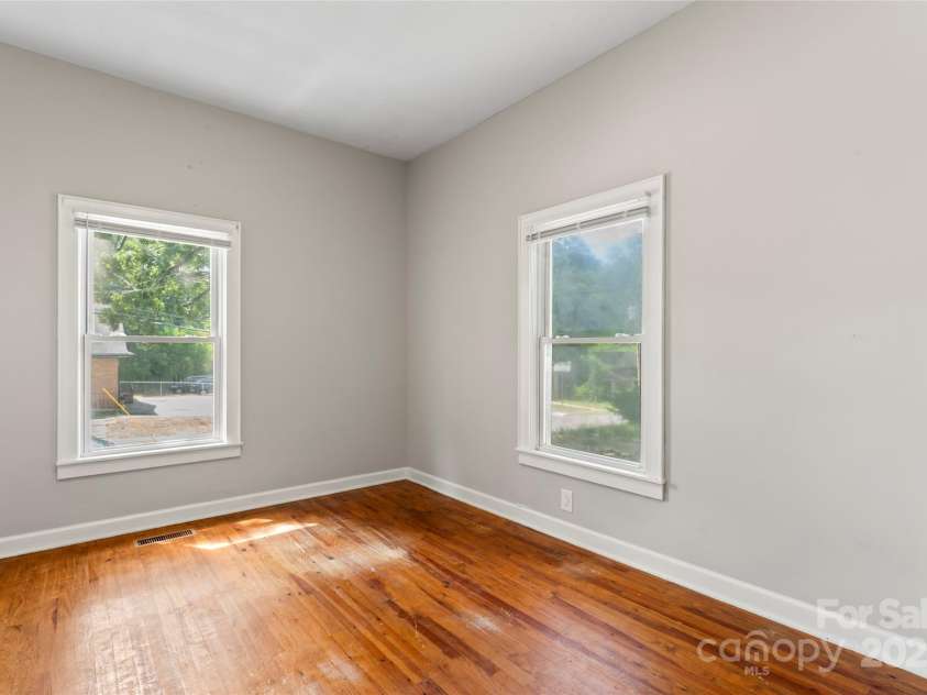 322 Willow Street, Gastonia, NC 28054.  MLS# CAR4282902, YatesRealty ID 31359. 