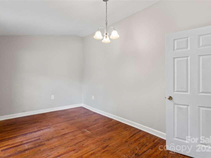 322 Willow Street, Gastonia, NC 28054.  MLS# CAR4282902, YatesRealty ID 31359. 