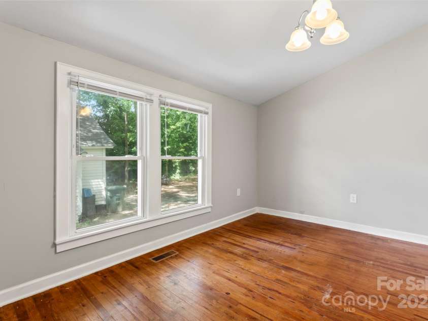 322 Willow Street, Gastonia, NC 28054.  MLS# CAR4282902, YatesRealty ID 31359. 