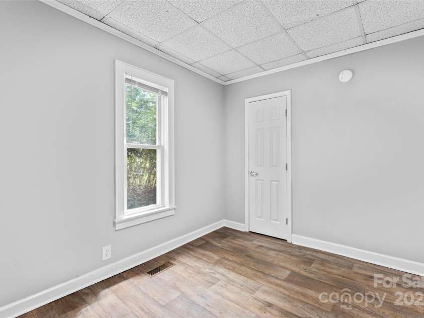 322 Willow Street, Gastonia, NC 28054.  MLS# CAR4282902, YatesRealty ID 31359. 