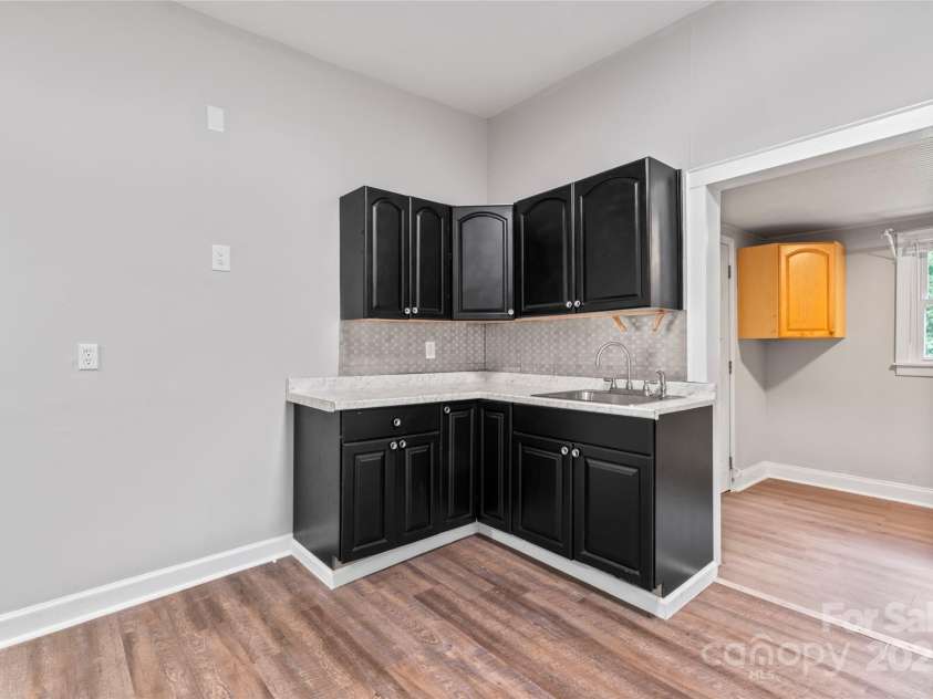 322 Willow Street, Gastonia, NC 28054.  MLS# CAR4282902, YatesRealty ID 31359. 